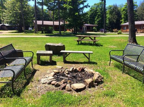 Hotel Madawaska Lodge