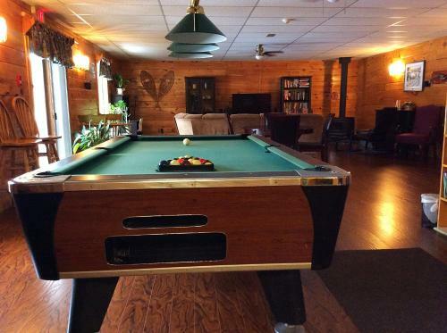 Hotel Madawaska Lodge