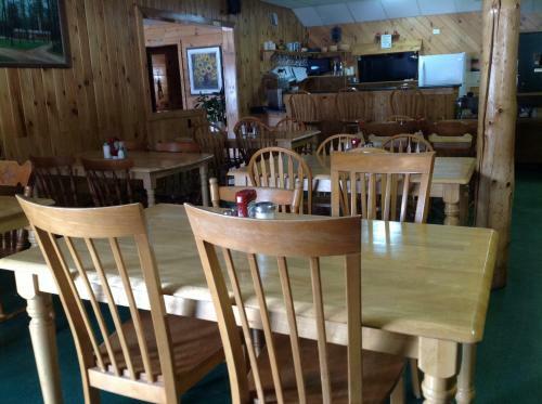 Hotel Madawaska Lodge