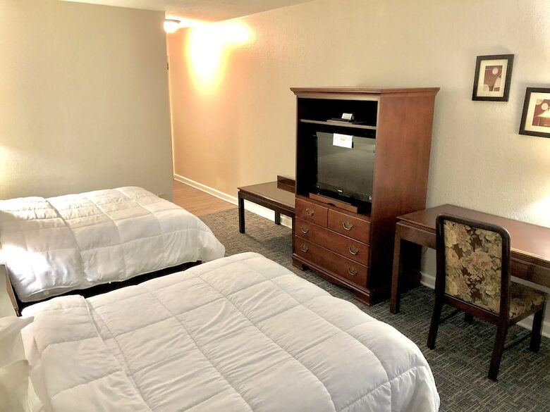 Hotel Bicentennial Inn
