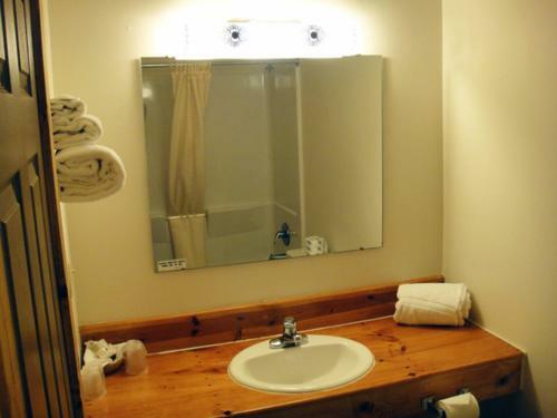 Hotel Hiawatha Lodge Inn