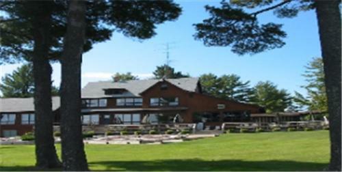 Hotel Hiawatha Lodge Inn