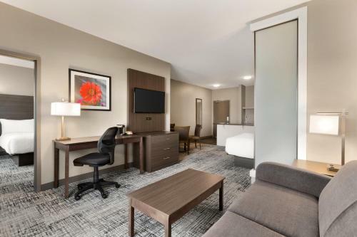 Hotel Days Inn & Suites By Wyndham Warman Legends Centre