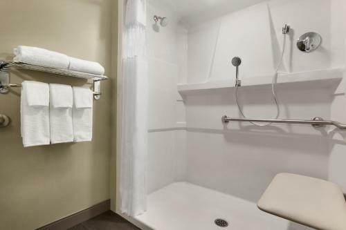 Hotel Days Inn & Suites By Wyndham Warman Legends Centre