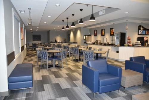 Hotel Days Inn & Suites By Wyndham Warman Legends Centre