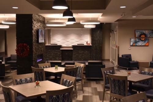 Hotel Days Inn & Suites By Wyndham Warman Legends Centre