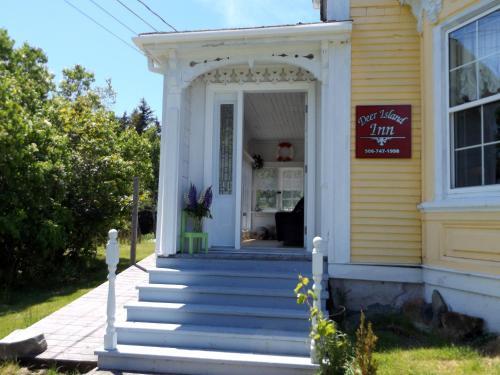 Posada Deer Island Inn