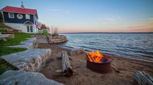 Bed & Breakfast Greystone On Golden Lake