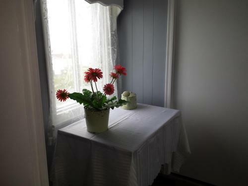 Mr. Hibb's Salt Box Cottage