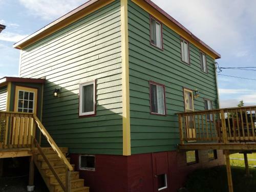 Mr. Hibb's Salt Box Cottage