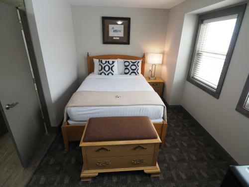 Apex Lodge - 8 Hotel Room