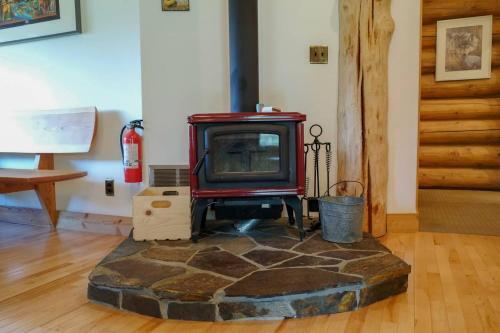 Beautiful Log Chalet Near Fernie, B.c.