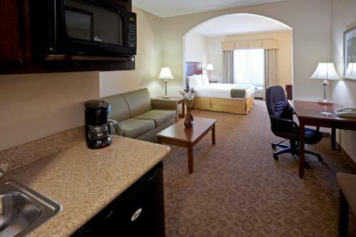 Holiday Inn Express Hotel & Suites Cedar Hill
