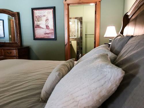 Panorama Resort Luxury Vacation Home With Fairmont Creek