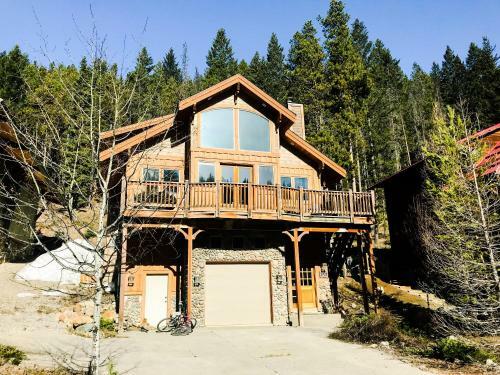 Panorama Resort Luxury Vacation Home With Fairmont Creek