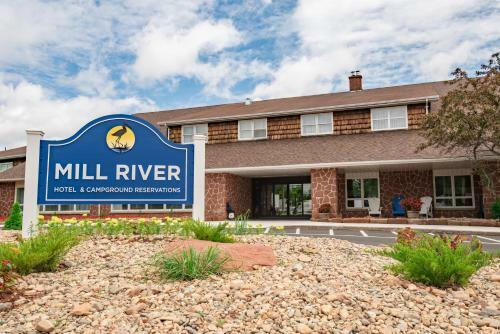 Hotel Mill River Resort