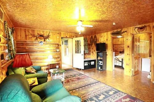 Lodge Muskoka Log Cabin With Trails