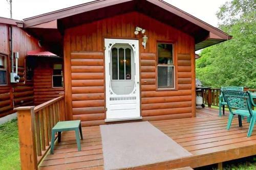 Lodge Muskoka Log Cabin With Trails