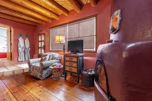 Adobe And Pines Inn Bed And Breakfast