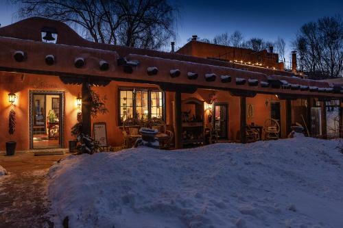 Adobe And Pines Inn Bed And Breakfast