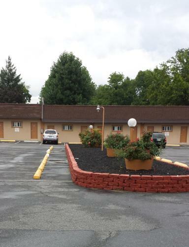 Hallmark Motel