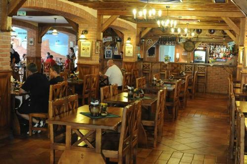 Posada Country Saloon Bel�