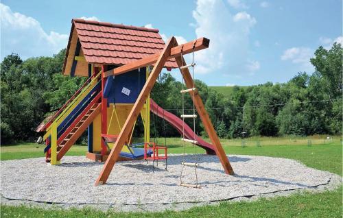 Three-bedroom Holiday Home In Partizanska Lupca