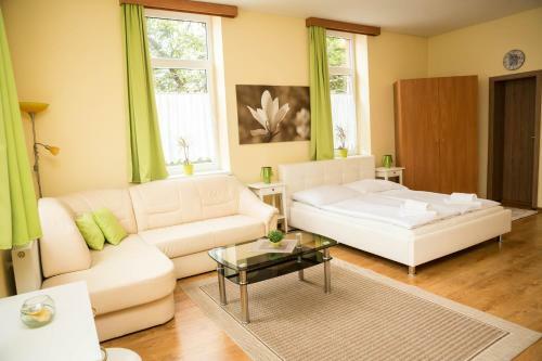 Hostal Penzion Burra