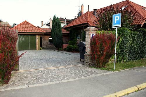 Hostal Barock Restaurant & Pension