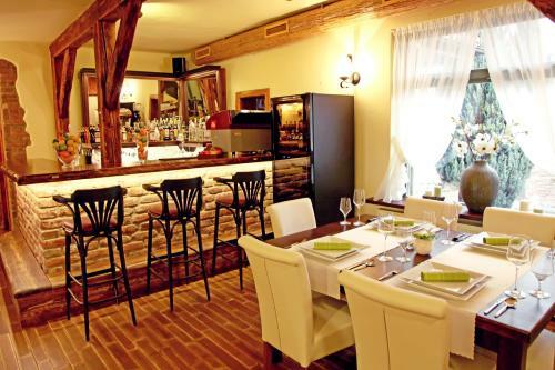 Hostal Barock Restaurant & Pension