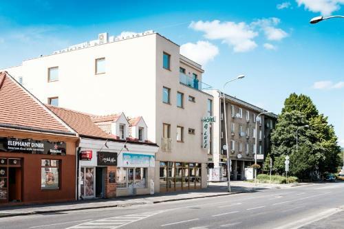Hotel Deluxe