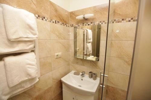 Hostal Kalv�n Restaurant & Pension