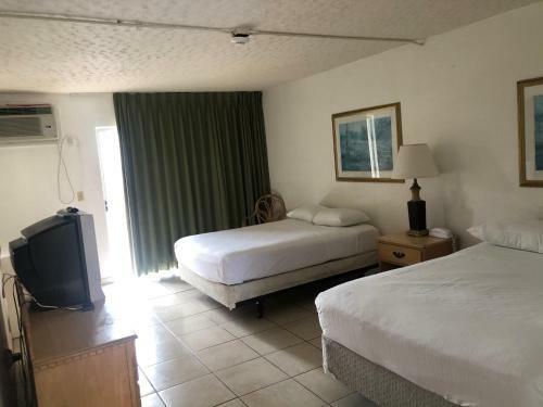 Motel Camelot Waterfront Inn