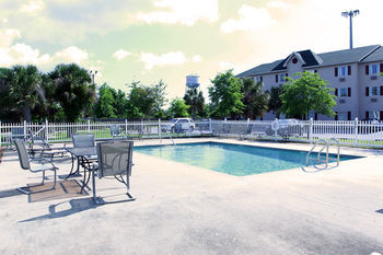 Hotel Ashton Inn & Suites