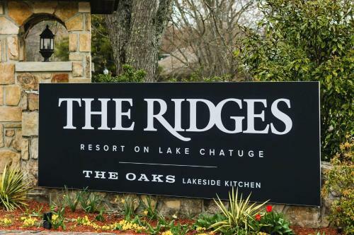 Hotel The Ridges Resort & Marina