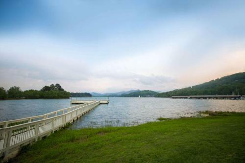 Hotel The Ridges Resort & Marina