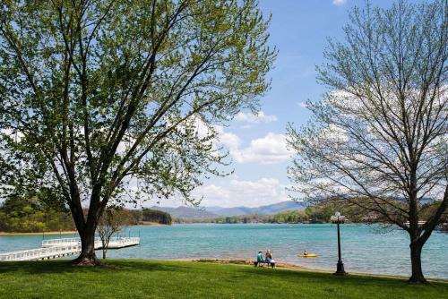 Hotel The Ridges Resort & Marina