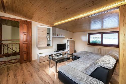 M�ria Ki?�kov� Tatry Mks