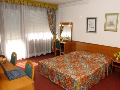 Hotel I