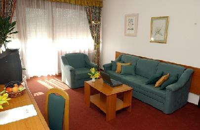 Hotel I