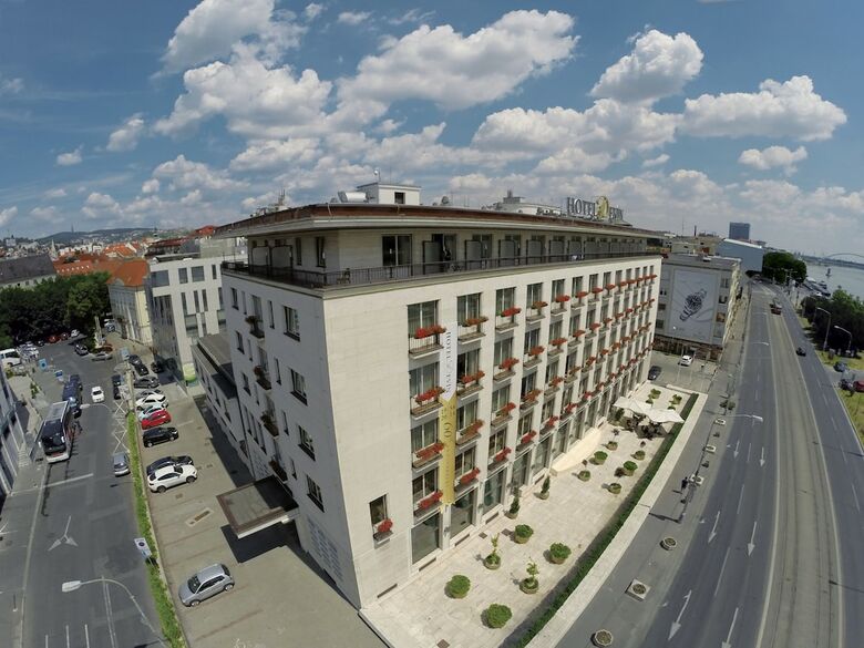 Hotel Devin