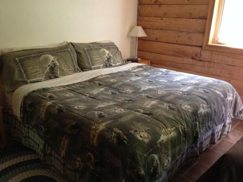 Daniels Lake Lodge Cabins