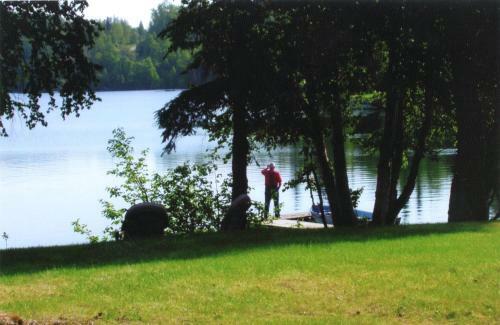 Daniels Lake Lodge Cabins