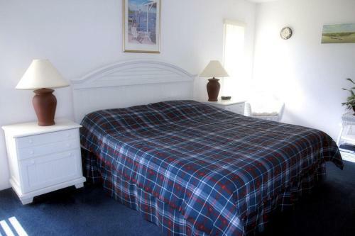 Lodge Lakeside Vacations