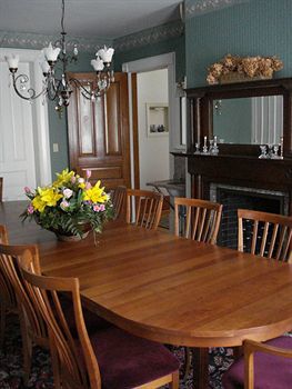 Estabrook House Bed And Breakfast