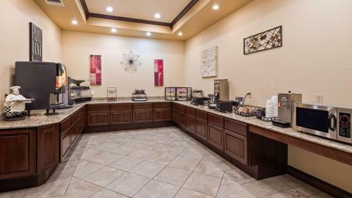 Aspen Hotel & Suites