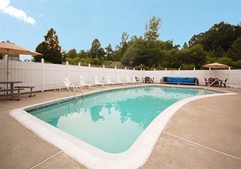 Hotel All Seasons Inn And Suites