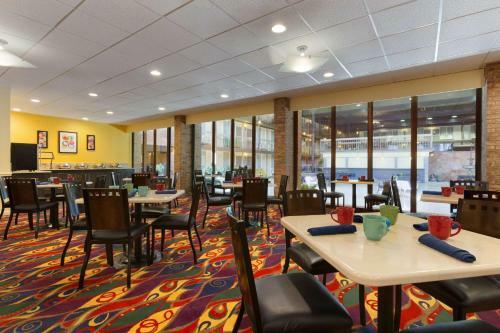 Posada Park Inn By Radisson Sharon