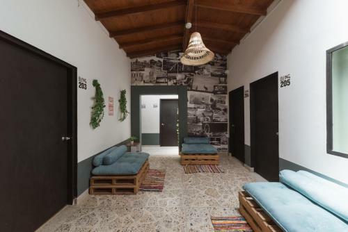 Hostal Living Hotel