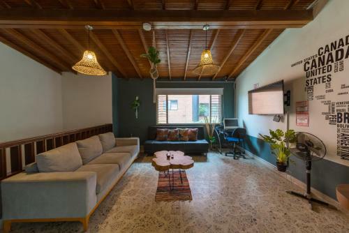 Hostal Living Hotel